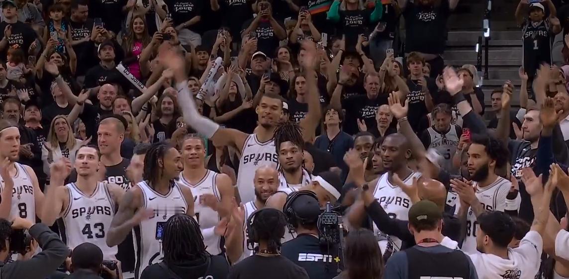 问问 如果最后真是马刺雷霆西决是不是绝大多数看球的 不管谁家的球迷粉丝都希望是马