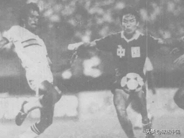 北京解放后，李辉的父亲进入“二机床”工作，1954年，他凭着实打实的球技，入选全