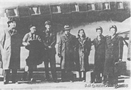 1950年11月14日，伍修权(左一)率中华人民共和国出席联合国安理会会议的第一