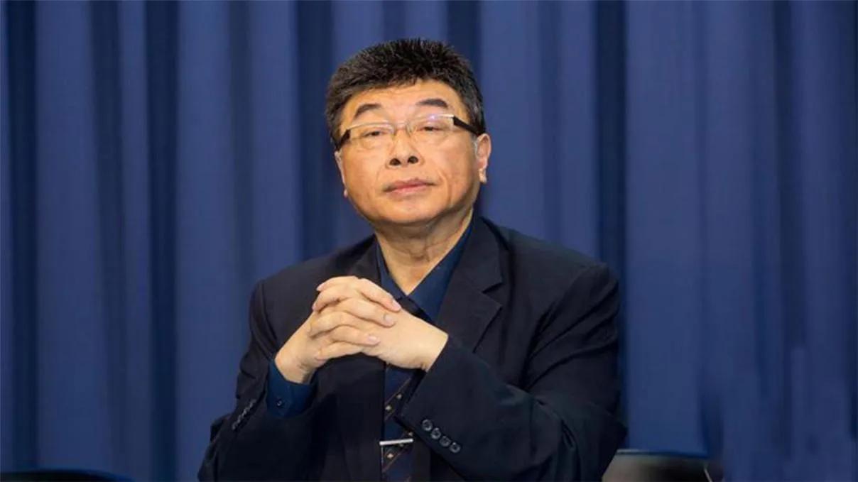 6月17日，邱毅教授说：今年海峡论坛饶庆铃本来受邀参会，打算趁机推广台东水果，陆