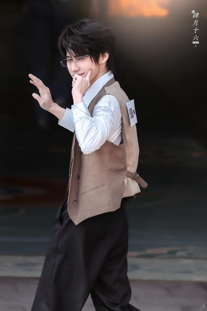 张真源将缺席跑男第二轮录制张真源将缺席跑男发布会 官方确认了，张真源因行程和集训