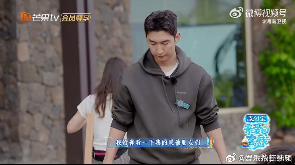 没睡醒的全红婵被迫营业张家齐叫全红婵宝宝亲爱的客栈有好玩的第一时间分享，在客栈打