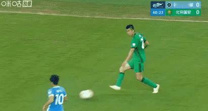 无语啊！VAR呢？！北京国安外援孔特被踩成这样了，这还不给红牌？！[泪奔]

北