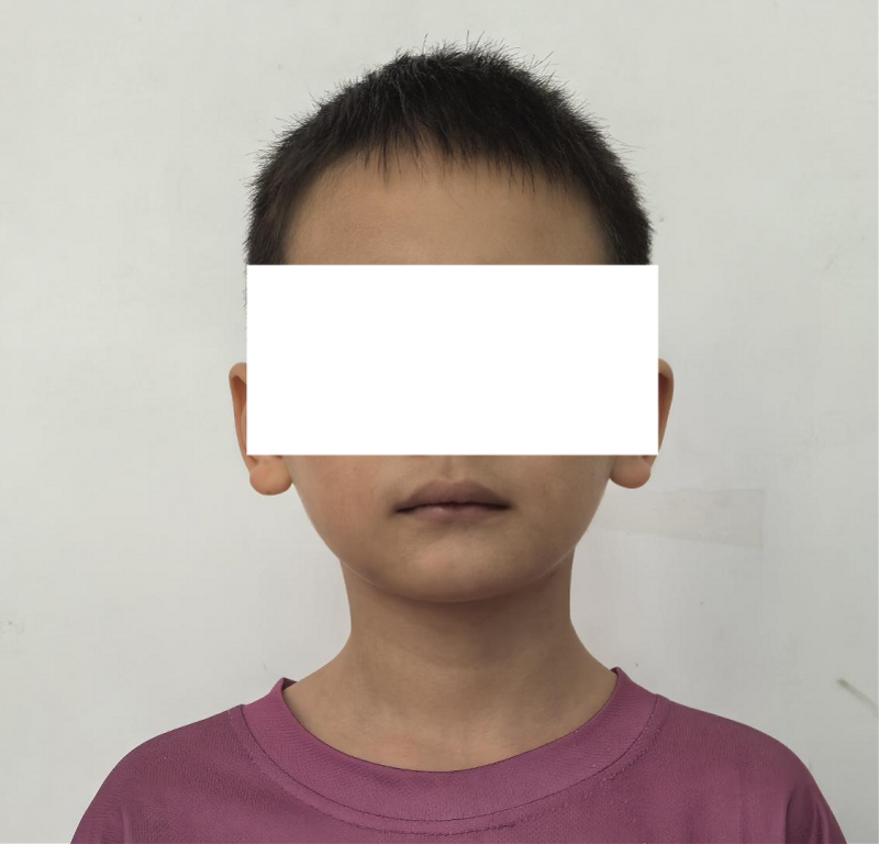 #韶关警方为7岁无户口男孩寻亲# 【韶关始兴警方为7岁无户口男孩寻亲！遭遗弃时被