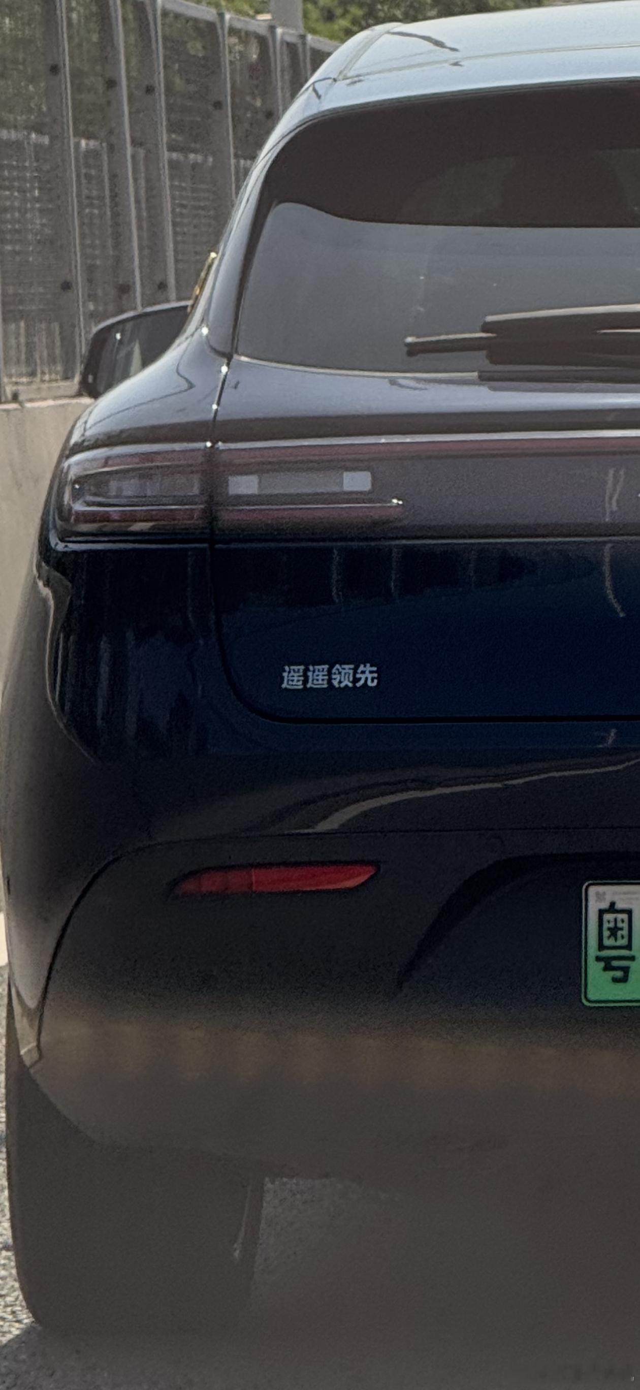 你有没有过这样一个瞬间—你明明什么都没做错，却被人死死按在地上。你越想证明自己，