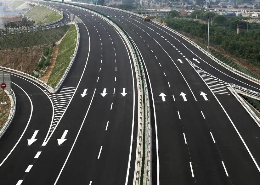 江苏盐城：东兴高速盐城段主线贯通 交通大动脉加速成形
7月22日15时30分，东