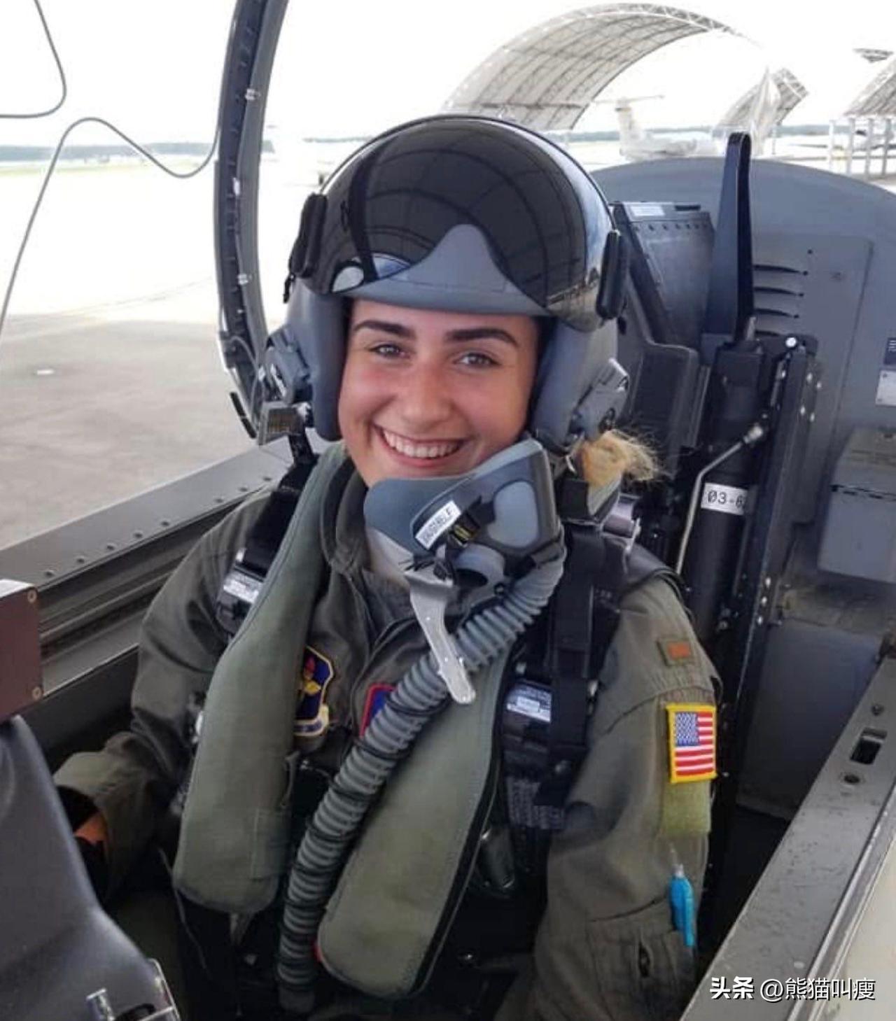 美国那边开始悼念意外丢了性命的加油机女飞行员，又是祈祷又是云上蜡烛的。每次都很热