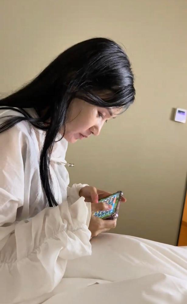 我的42岁老妈，希望她别回老家了！我毕业来到广州工作

她从老家来陪我

那时候