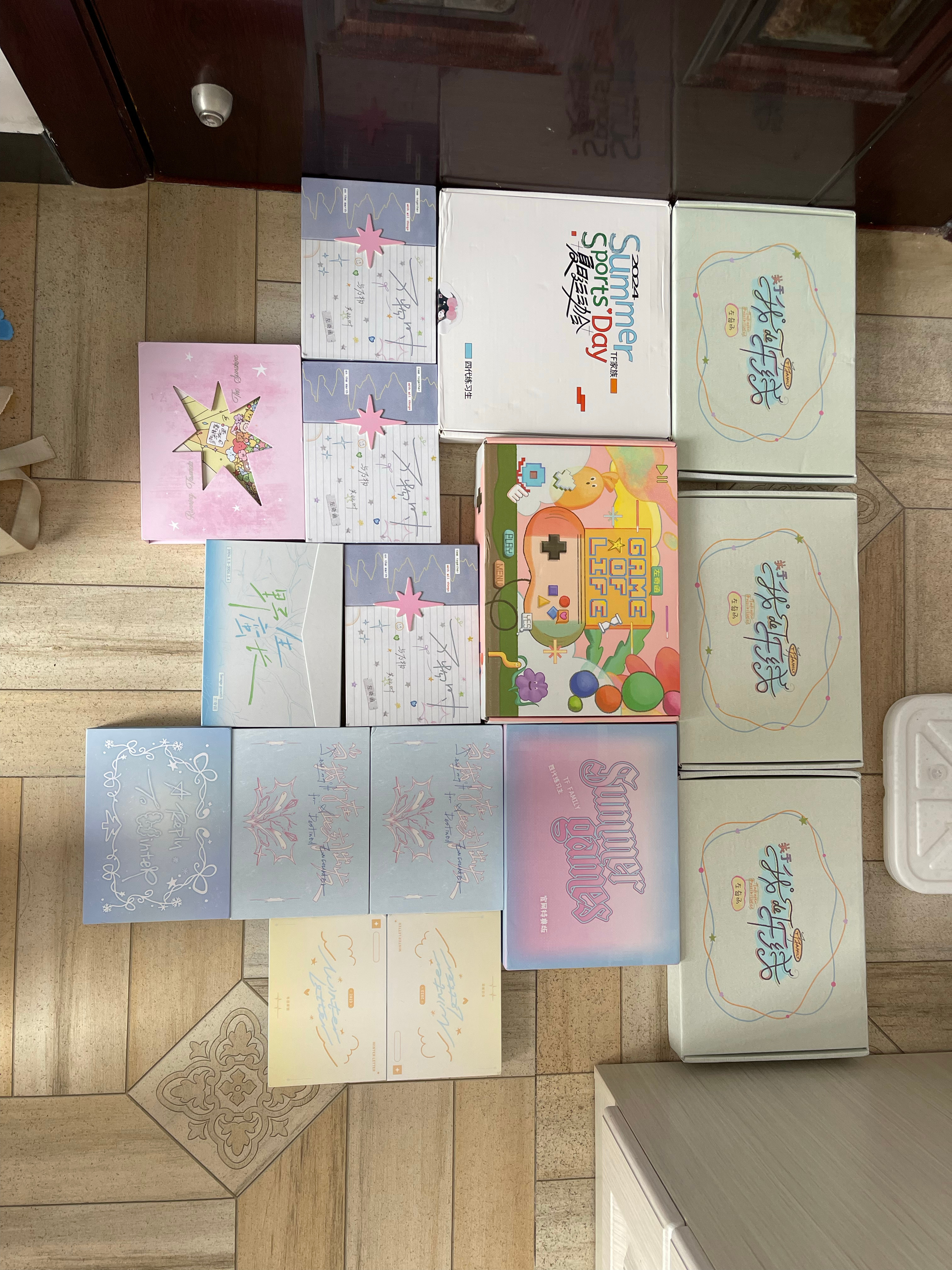 左奇函周边中转站  出无卡 （奔3️⃣无ID卡所以用来送） 基本上37/1💼 