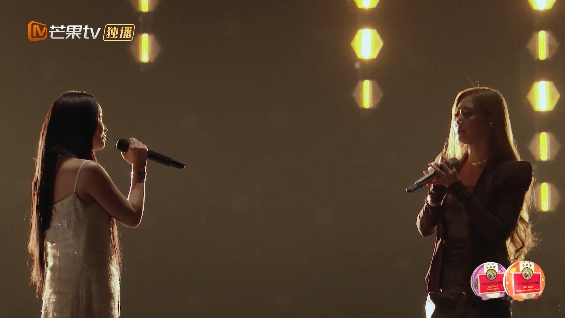 ALin黄龄十指紧扣声生不息 谁被ALin黄龄甜晕了！《真的吗》舞台十指紧扣+偏