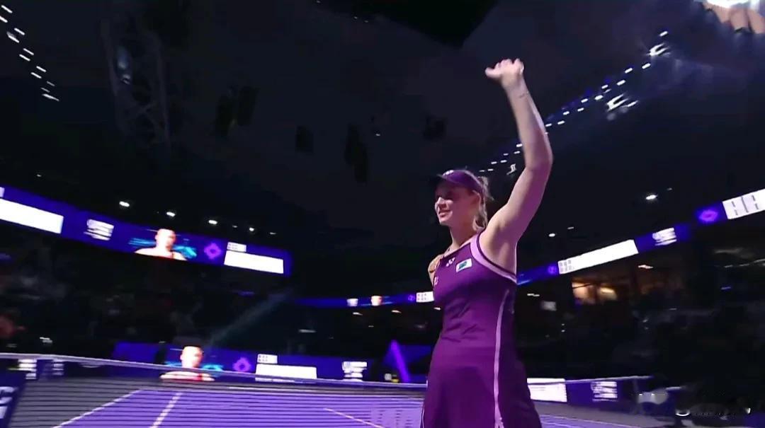 郑钦文学习的榜样——wta年终总决赛莱巴金娜暴打萨巴伦卡。万万没想到，莱巴金娜竟