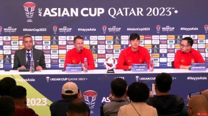 首战出问题就会出局，杨科维奇却敢说NO，球迷信你个鬼！[发怒]这是中国足球亘古不