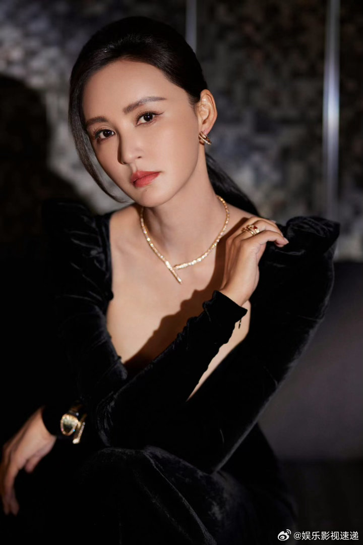 袁弘张歆艺结婚十周年 十年前的城堡婚礼全网都在嗑，十年后两个人依然在线上互怼互宠