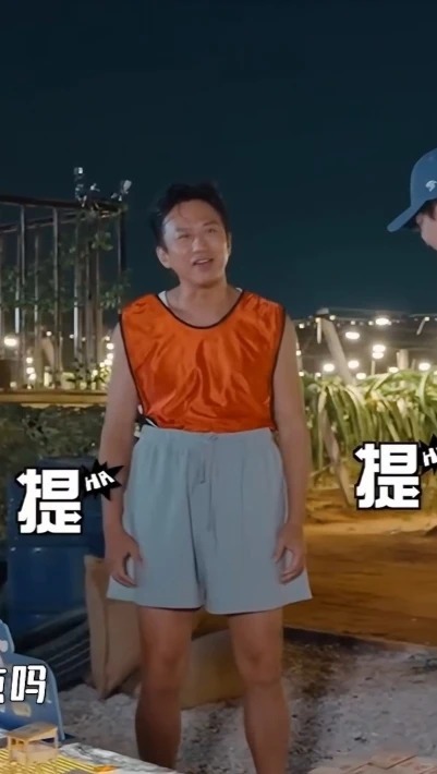 邓超让新疆小孩哥怀疑人生邓超邓超接连甩出各种经典老梗，直接把新疆小孩哥整懵了，小