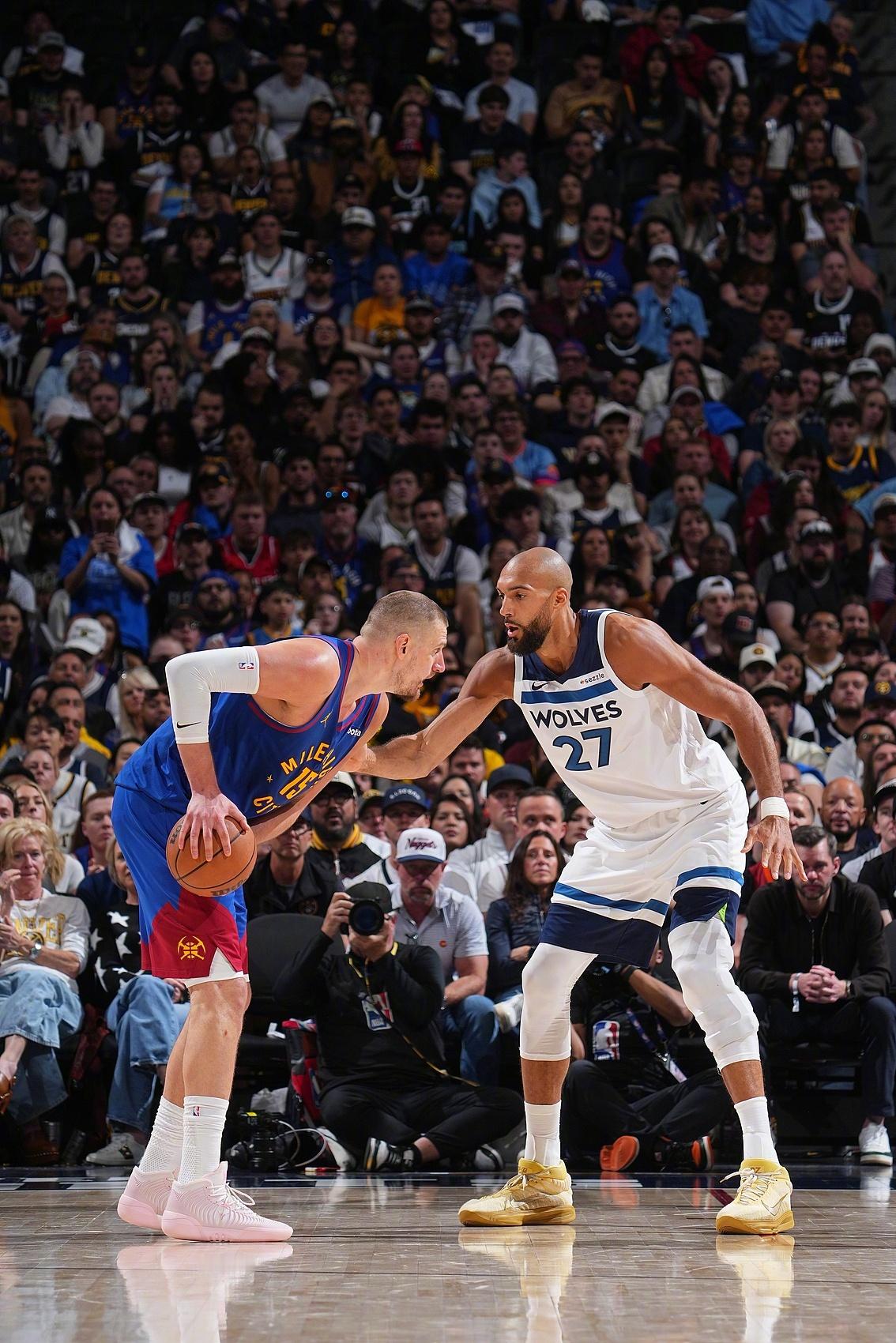 约基奇决胜时刻5连铁约基奇最后一节7中1，被戈贝尔防晕了。穆雷最后一节也是只有5