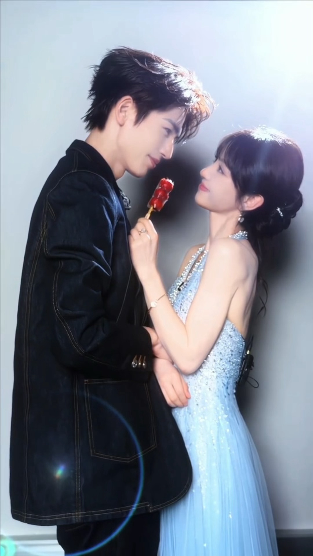 逐玉 韩国张凌赫田曦薇吃冰糖葫芦，朝廷的赈灾粮来了