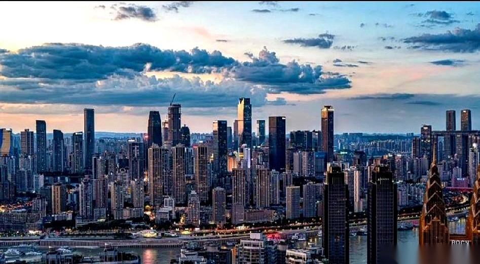 以前你们都盯着江北、渝北，觉得那里才是宇宙中心。
结果呢？
真正闷声发大财的，是