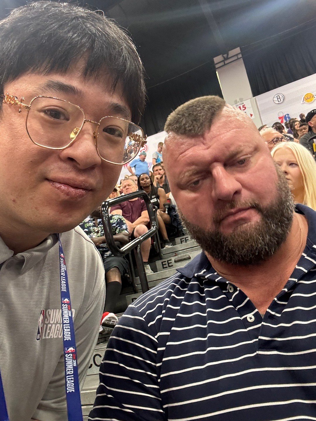 场边碰上一个慈眉善目的大哥。nba夏季联赛 ​​​