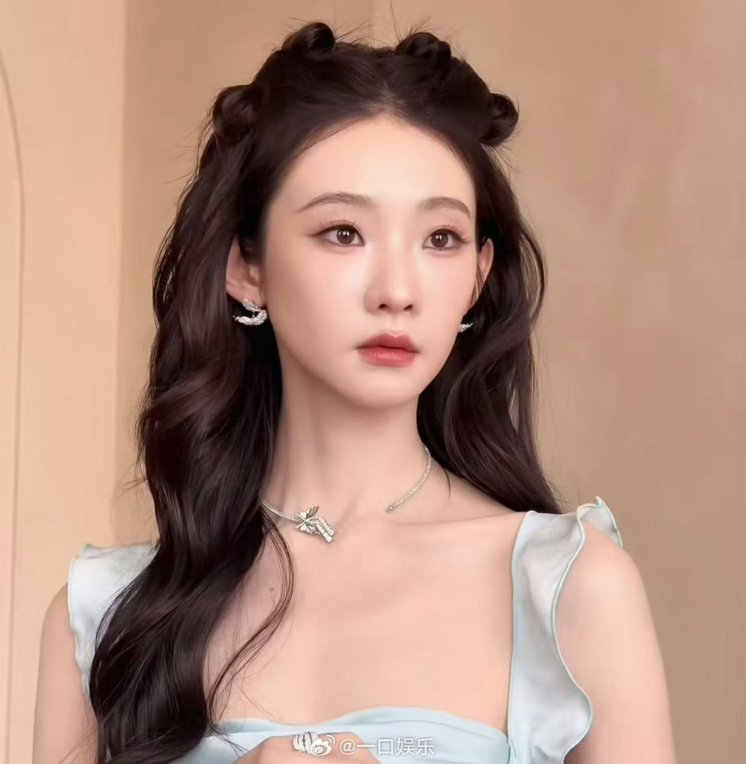 张艺凡从书中走了出来 小朋友的画在她身上绽放童趣！出发图像从书里来的公主，灵动俏