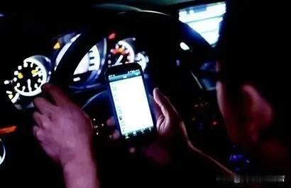分心驾驶隐患重重，大连街头一幕敲响出行警钟
 
道路交通安全从来容不得半点敷衍。