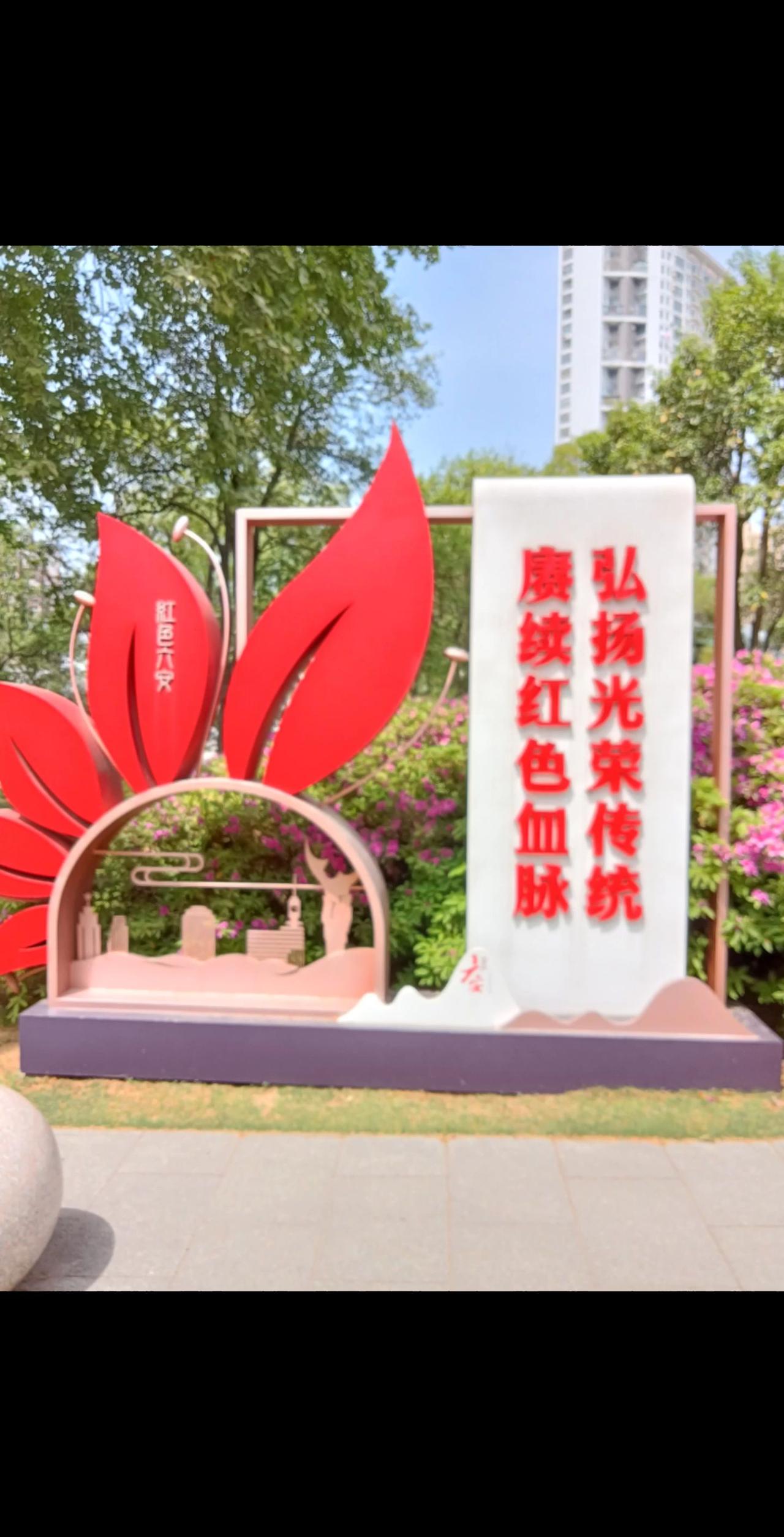 中国的歼 - 36一曝光就引发热议，美国飞行员发表看法，国外网友也跟着讨论起来。