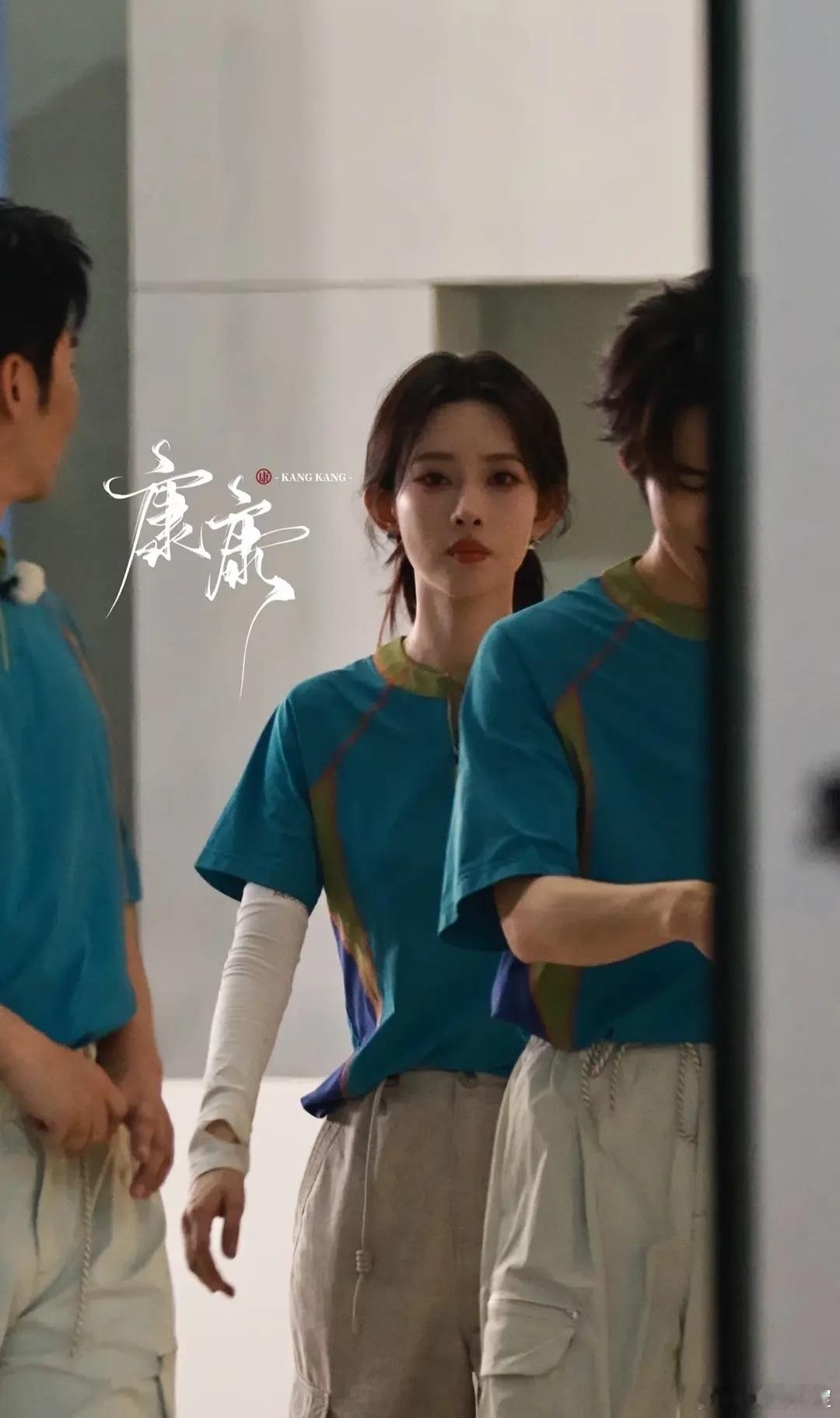 白鹿再怎么浓妆艳抹也盖不住自己的网红气质，就不能跟孟姐学一学吗