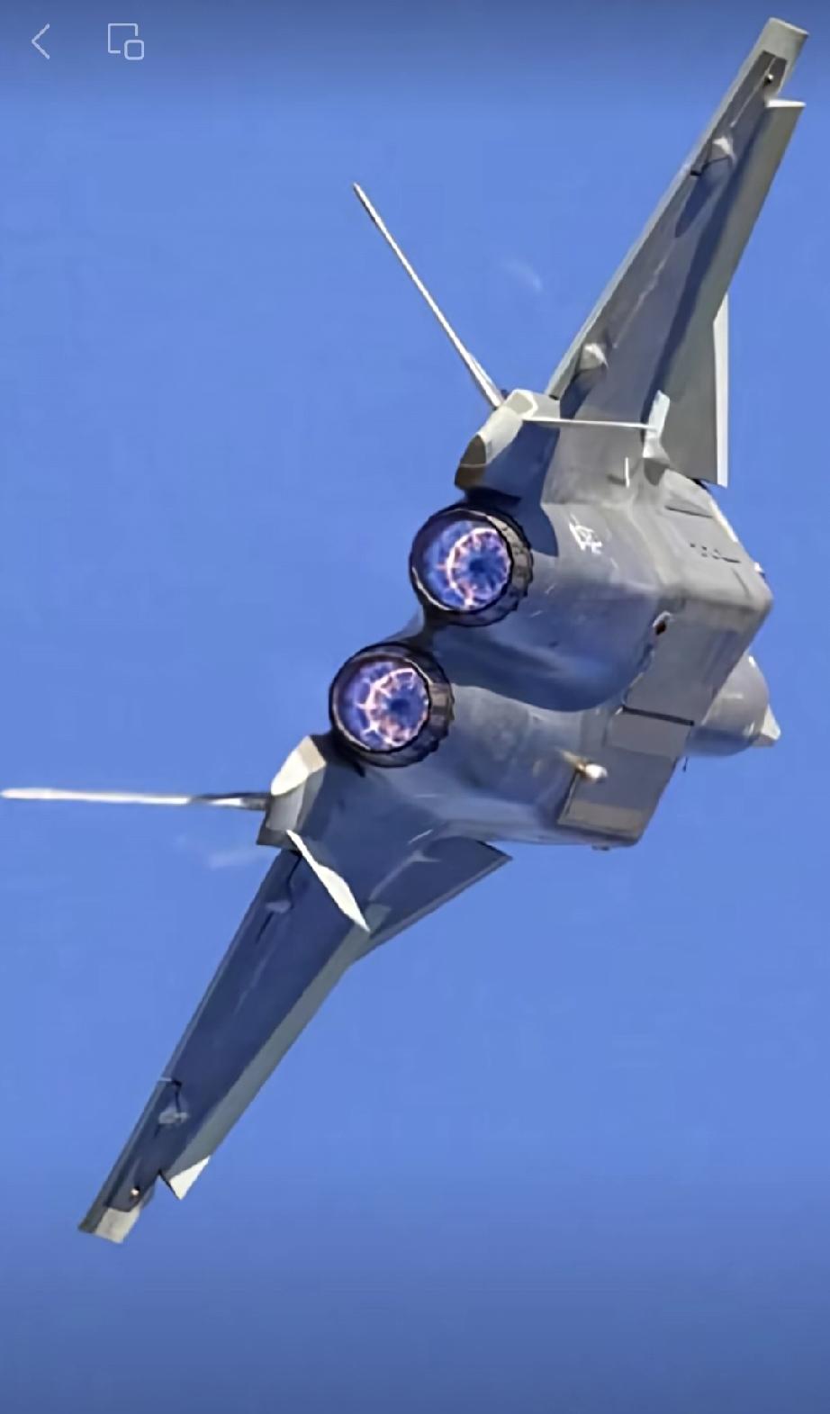 15年前今天！一声龙吟震寰宇，中国空军从此挺直了腰杆……
 
2011年1月11