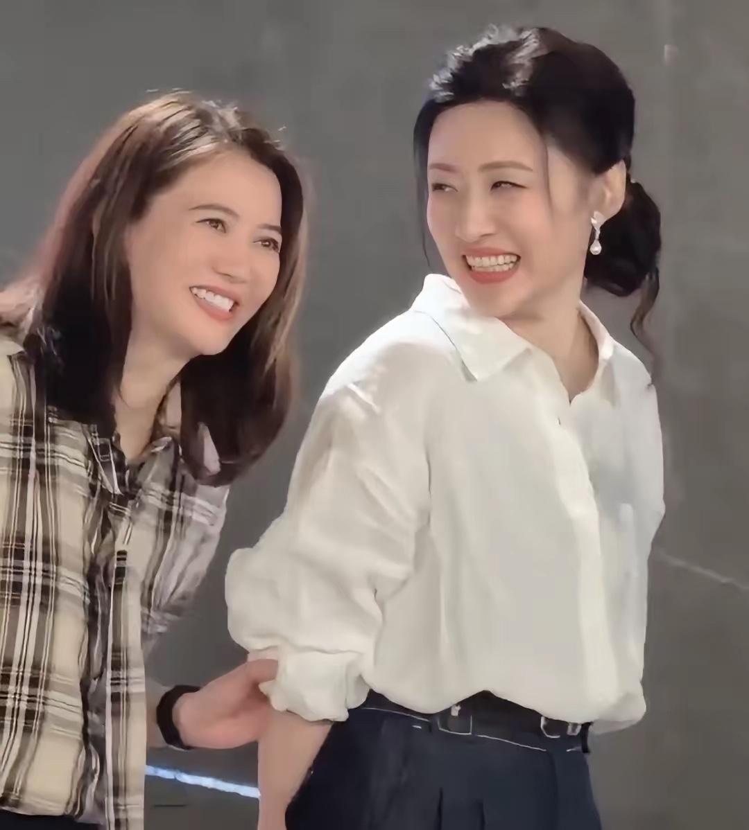 周涛和袁咏仪二位女神，不怎么化妆都这么美