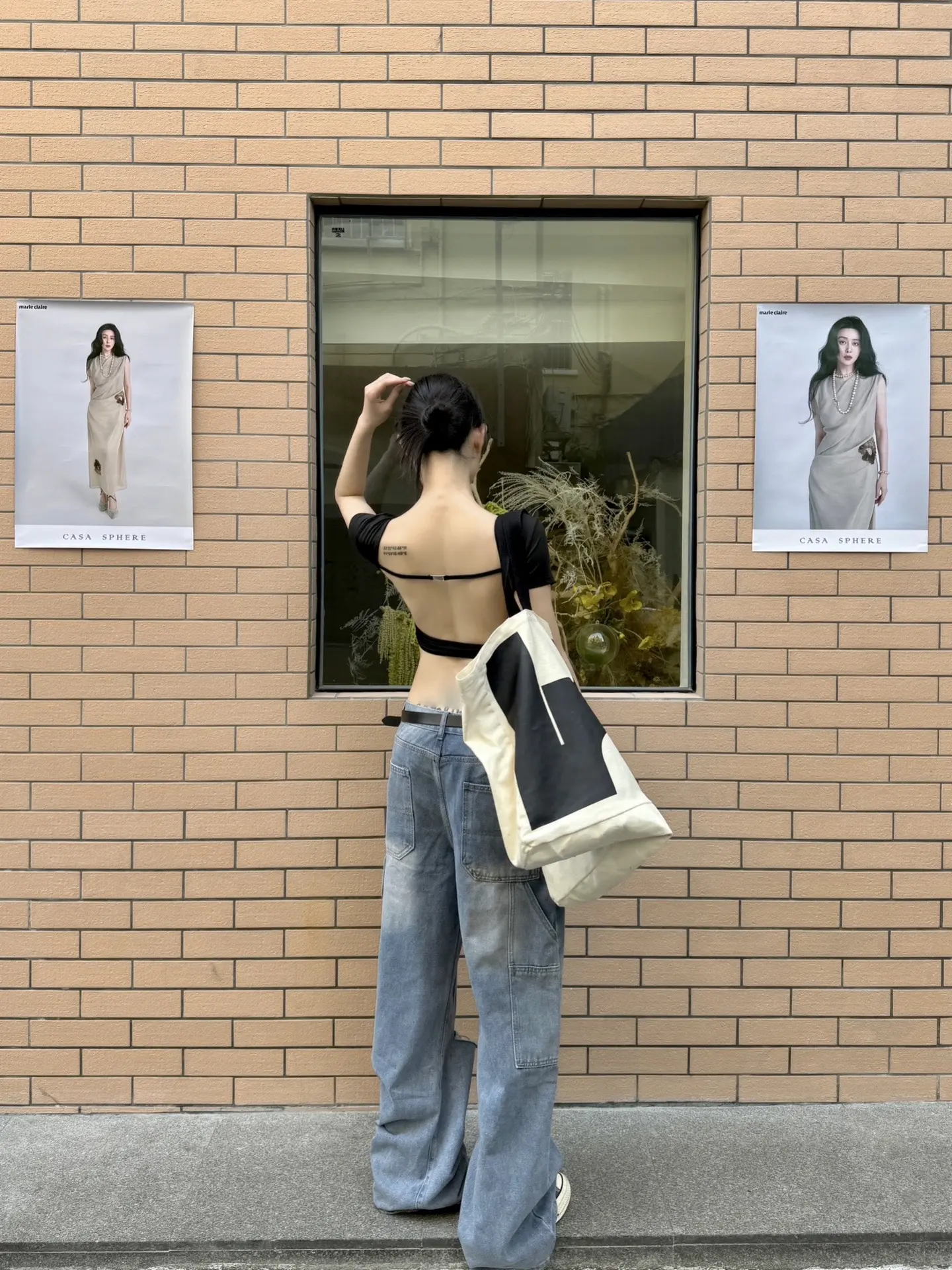 韩一下。