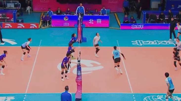 惨烈！北京女排怕是不想进4强了，第一局被天津女排的发球冲得鸡飞狗跳的！孟豆今天的