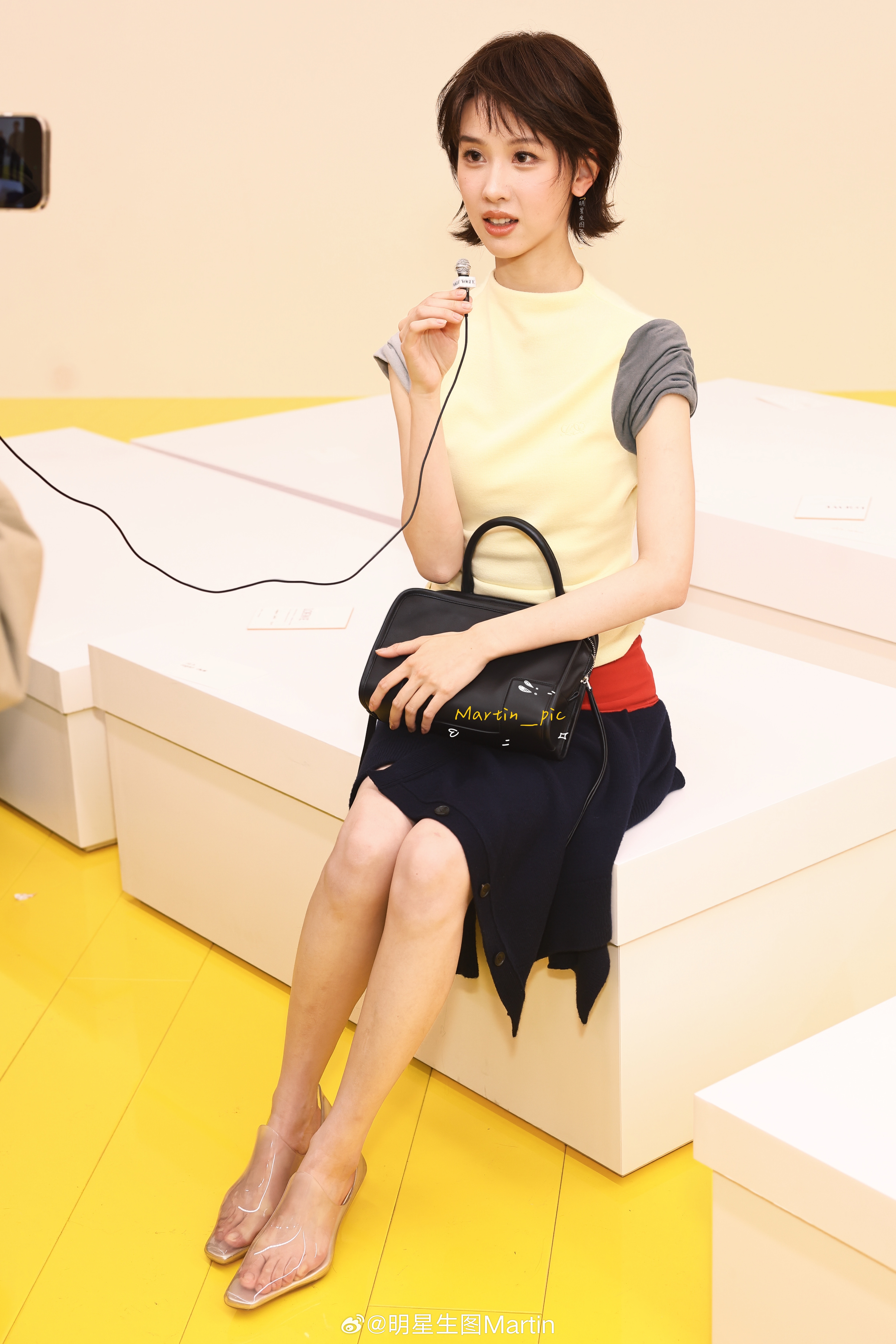 陈都灵  陈都灵 𝟐𝟔𝟎𝟑𝟎𝟔 罗意威大秀内场生图嘟嘟短发好帅气陈都