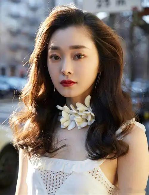 窦骁问宋轶:“有人把你的名字念错过吗？” 宋轶说:“有啊，好多。” 窦骁好奇:“