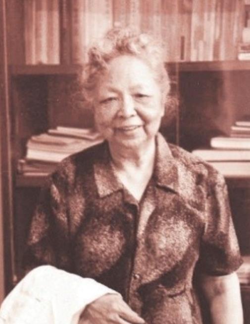 1957年，美国海关私吞了中国女人行李箱里面的6800美金，她却开心地笑了。殊不