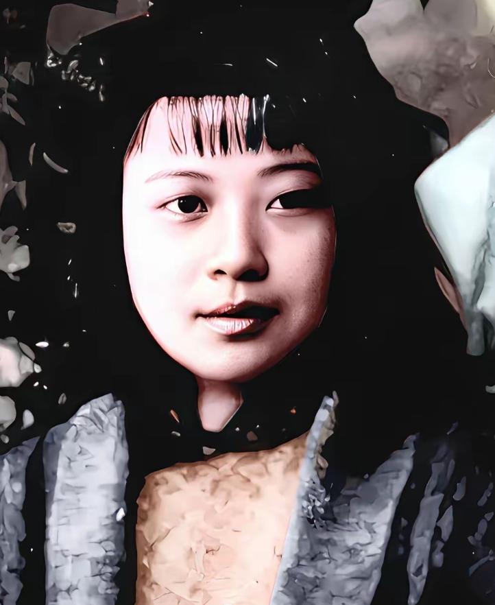 1963年，解放军师长陈广胜回乡寻找多年不见的妻子。没想到，他刚到村口，就看到一