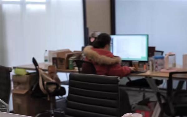 《“假装上班”月入七八万？杭州这家公司火了，网友：这班我也想上》

杭州这家爆火