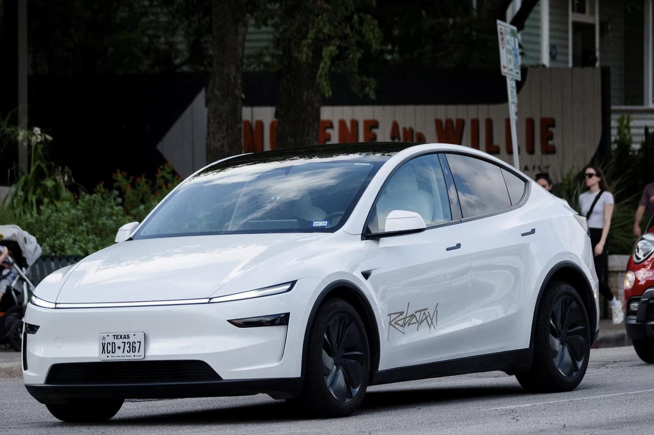 特斯拉放慢将Model Y改装成Robotaxi的速度
不久前特斯拉邀请摩根大通