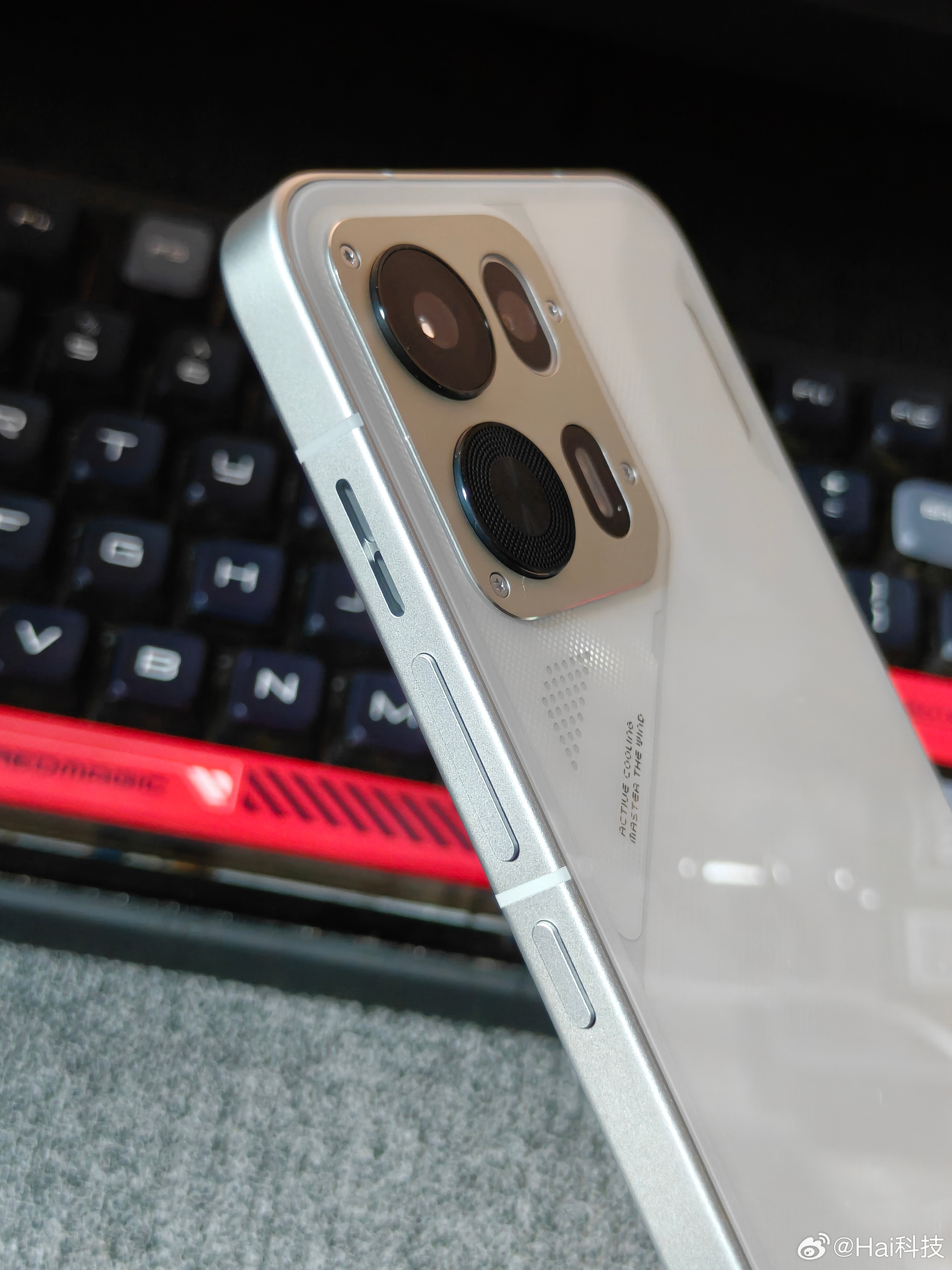 待会OPPO K15 Pro系列就要发布了，带大家前瞻下：主动散热风扇、氛围灯、