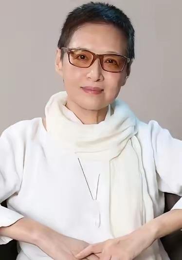 那一年，台湾第一美人胡因梦穿着睡衣嫁给文坛狂人李敖，轰轰烈烈，全城侧目。可谁也没