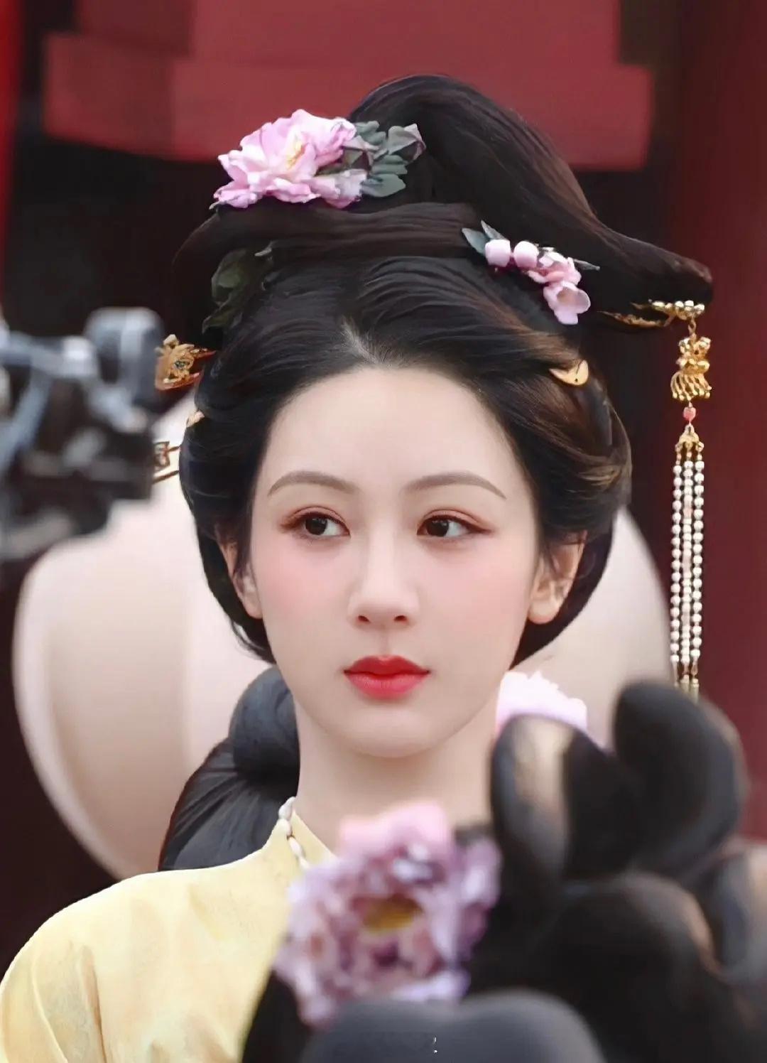 杨紫花环路透，怎么样？  看你们恨的那个样😂无所谓，爆剧女王，是你一辈子都到达