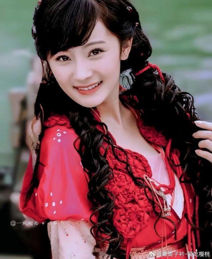 古装剧里乱蓬蓬可爱双马尾造型，喜欢哪一个？虞书欣，白鹿，陈都灵，田曦薇鞠婧祎，张