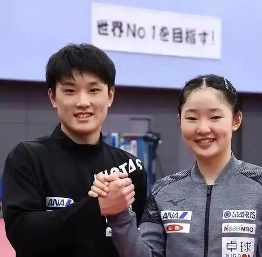 发现一个有些奇怪的现象：都是一母所生，为什么张本美和与教练也就是父亲张本宇交流用