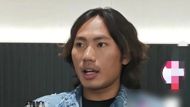 一夜爆红的草根歌手侯浪，在媒体专访中亲口说出一个让人震撼的事实：自己从头到尾，没