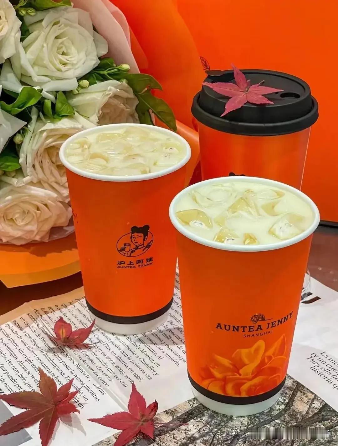 茶饮行业新晋人气选手茉莉奶白，两日时间斩获十万新增关注，这份暴涨的数据搅动整个新