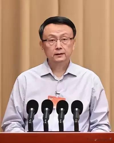 太离谱了！
北大教授贾庆国呼吁：现在已经到了必须要重视外籍留学生毕业后在华就业问