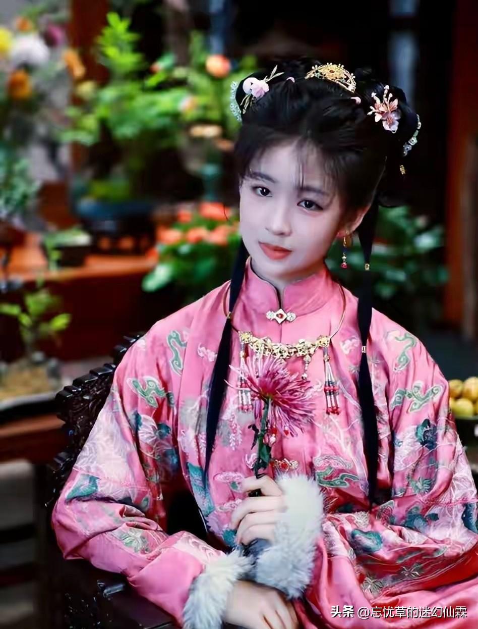 小演员17岁了！化上妆让她继续演也挺好的！少年沈嘉兰一看就身形纤长，气质出众。成