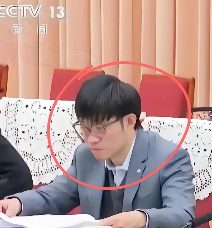 梁文锋这次直接把桌子掀了！花了五个月把底层代码，全迁到华为昇腾，彻底抛弃英伟达C