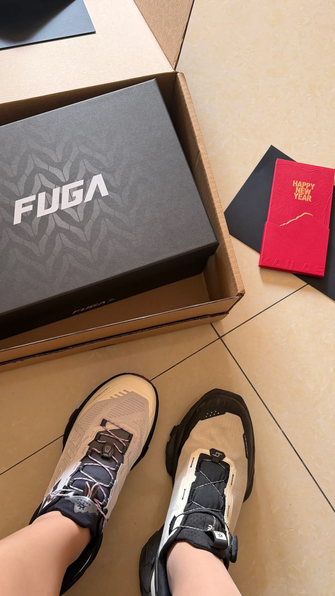 朋友们 哪双更适合跑山？