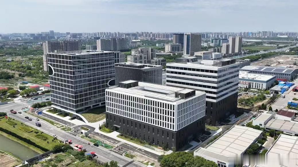 【京东产发拿下张江核心地块】 京东机器人智能产业基地将落地上海 7月22日，京东