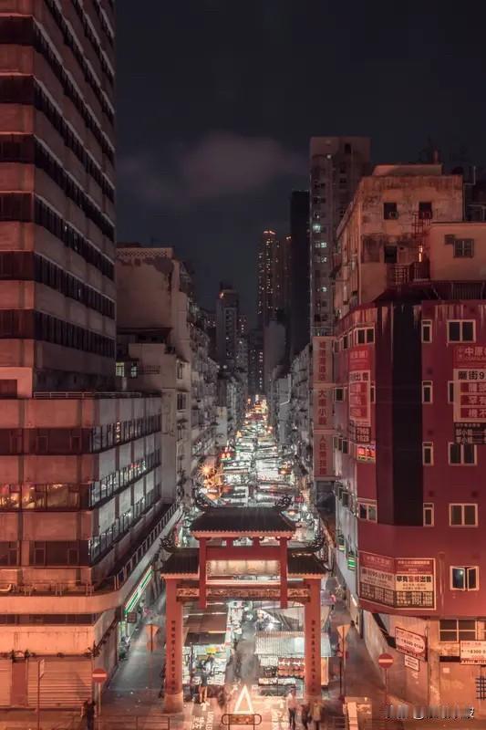 港府放大招！深圳香港天上“牵手”，万亿低空经济要起飞了？

  香港特区政府终于