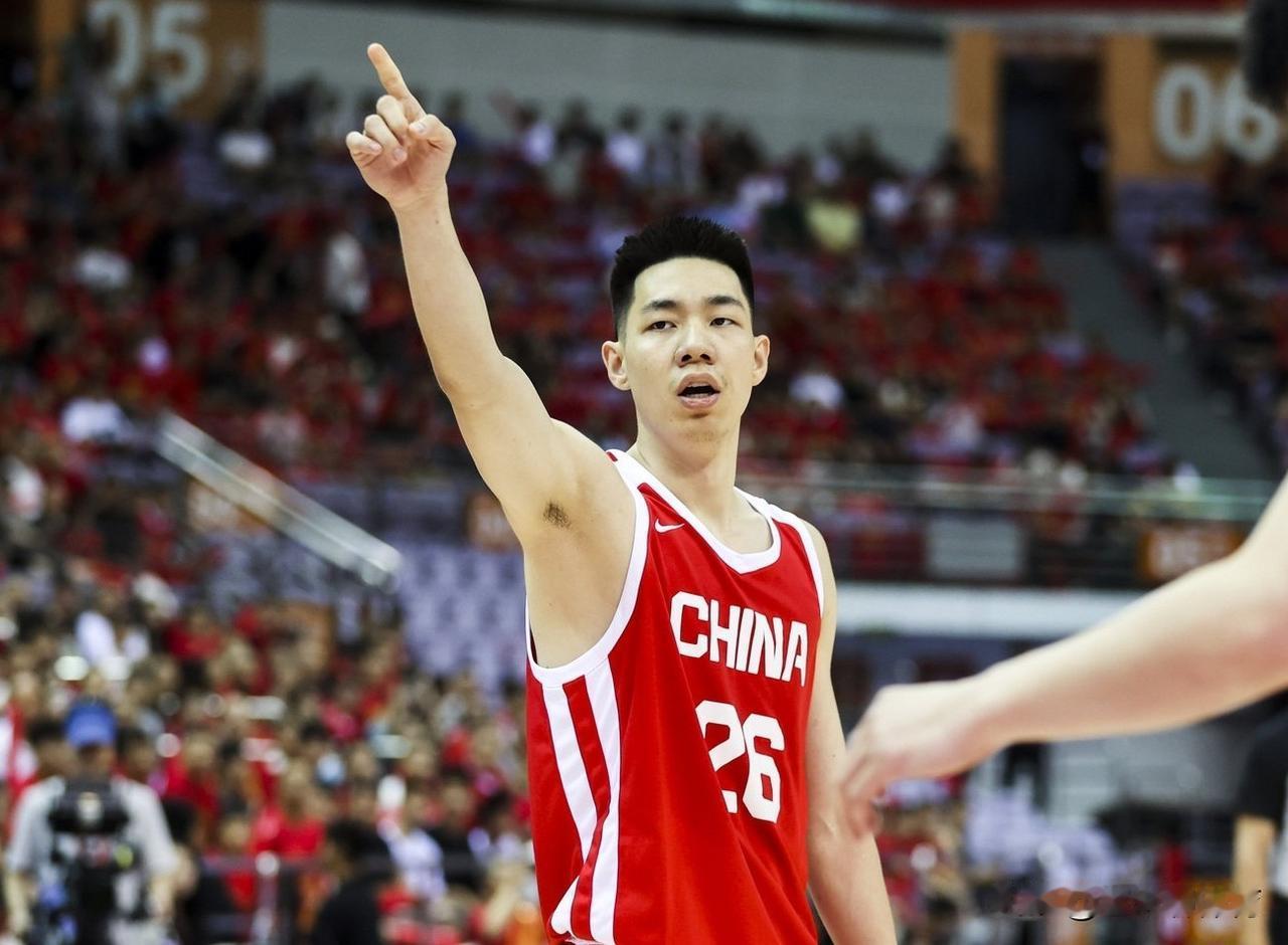 这三个人是怎么混进国家队的？
在连续两场输给韩国男篮的比赛中，这三个人加起来只有